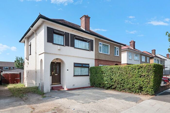 3 Bedroom Semi-Detached House For Sale In Kingshill Avenue, Northolt, UB5