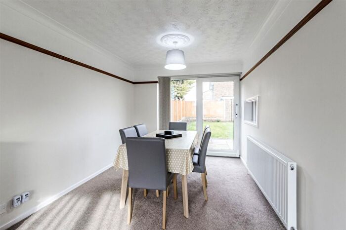 4 Bedroom Detached House For Sale In Oakley Drive, Wellingborough, NN8