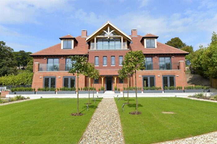 2 Bedroom Apartment For Sale In Northdown Lane, Guildford, GU1