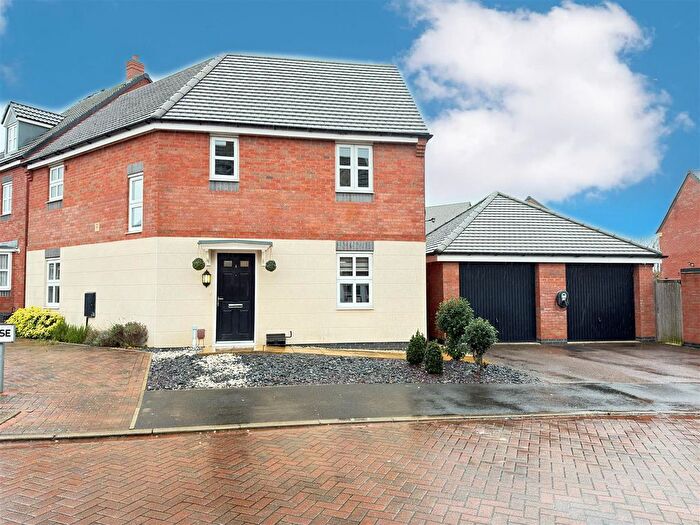 3 Bedroom Detached House For Sale In Calvos Close, Leicester, LE4