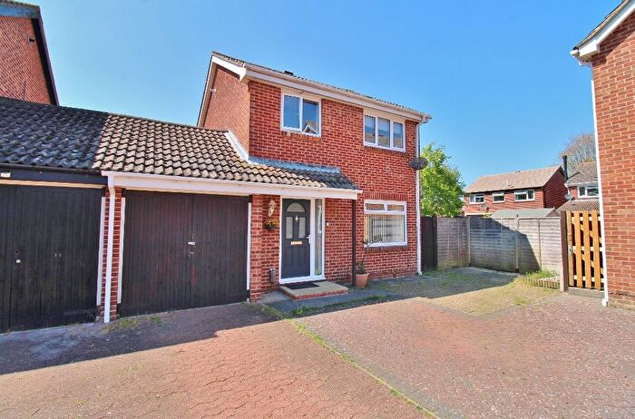3 Bedroom Link Detached House For Sale In Kestrel Close, Stubbington, PO14