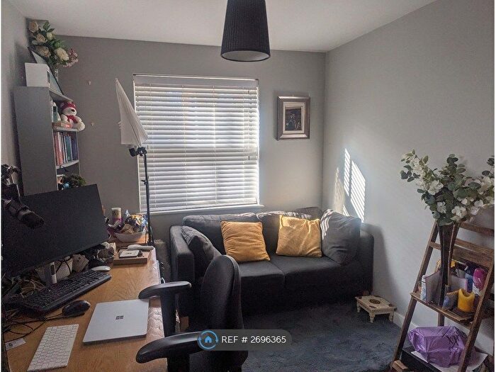 1 Bedroom Flat To Rent In Burleigh Road, St. Albans, AL1