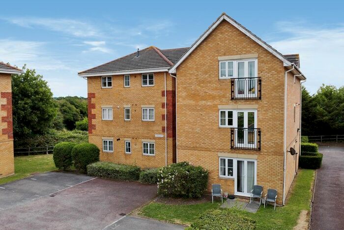 2 Bedroom Flat To Rent In Browning Drive, Wickford, SS12