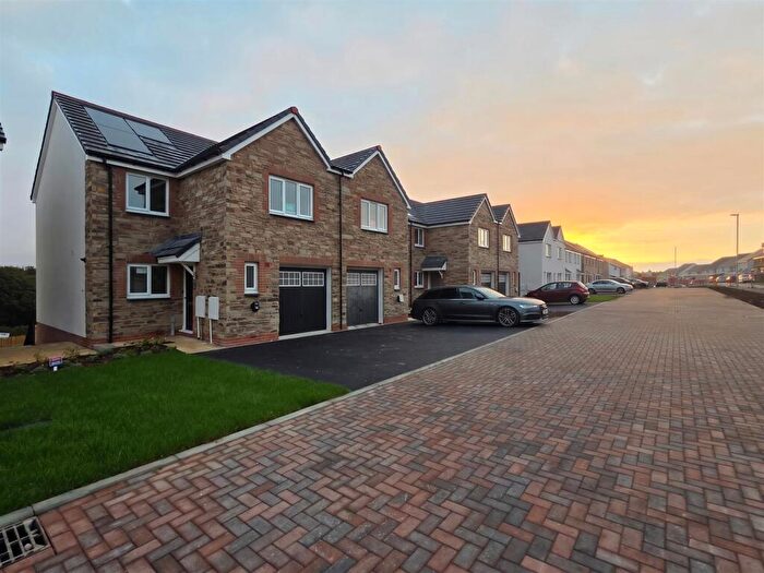 4 Bedroom Semi Detached House For Sale In Alexanders Avenue, Higher Trewiddle, St Austell, PL25