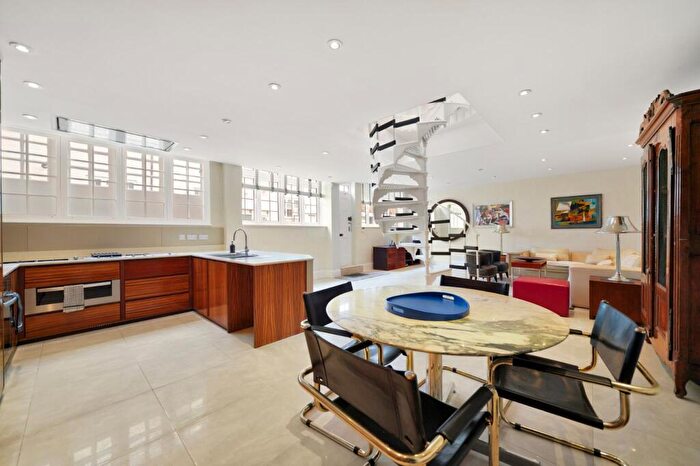 4 Bedroom Mews To Rent In Northwick Close, St John's Wood, NW8