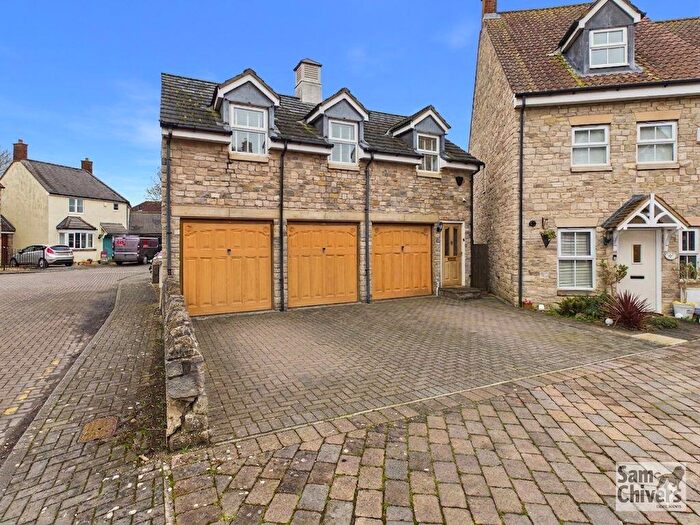 2 Bedroom Flat For Sale In Millards Hill, Midsomer Norton, BA3