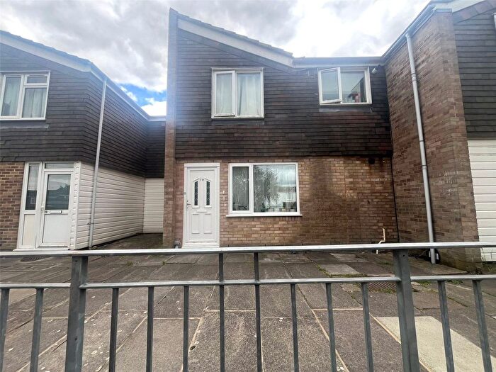2 Bedroom Maisonette To Rent In Normanton Road, Basingstoke, Hampshire, RG21