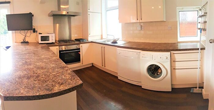 6 Bedroom Semi-detached House To Rent In Parsonage Road, Manchester, M20