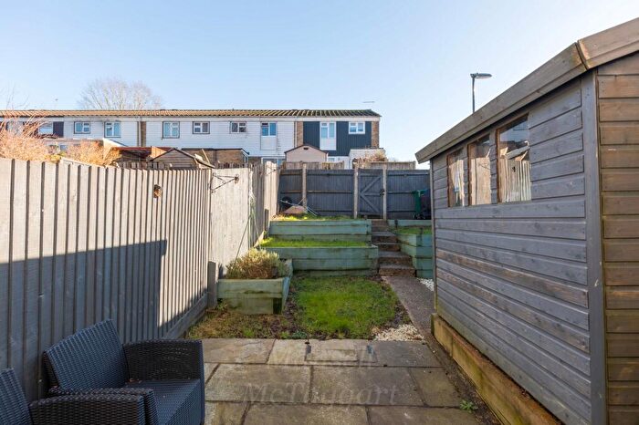 3 Bedroom End Of Terrace House For Sale In Seaford Road, Crawley, RH11