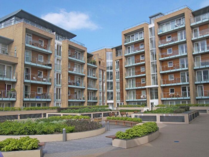 1 Bedroom Flat To Rent In Battersea Park Road, Battersea Park Road, SW8