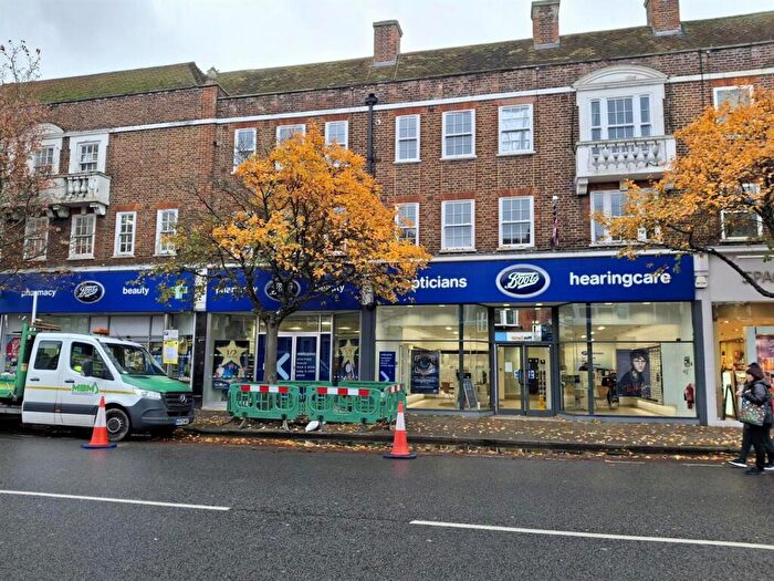 1 Bedroom House To Rent In High Street, Weybridge, KT13