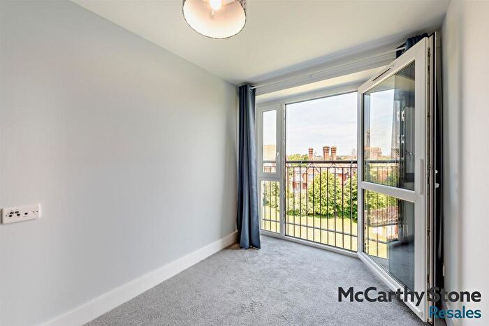 1 Bedroom Apartment For Sale In Martello Court, Jevington Gardens, Eastbourne, East Sussex, BN21