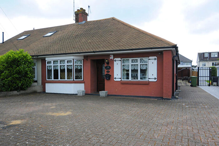 3 Bedroom Semi-Detached Bungalow For Sale In St Albans Ave, Upminster, Essex, RM14