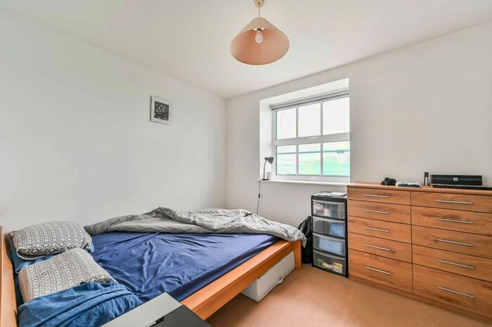 1 Bedroom Flat To Rent In Clapham Park Road, Clapham, London, SW4