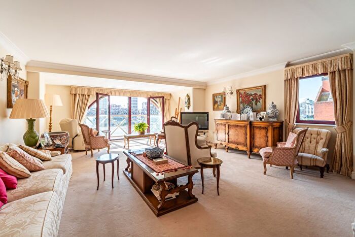 4 Bedroom Flat For Sale In William Morris Way, London, SW6