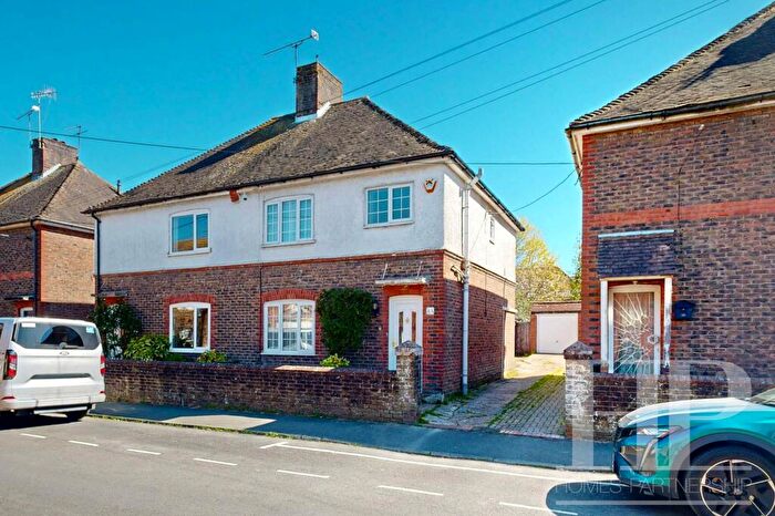 3 Bedroom Semi Detached House To Rent In Malthouse Road, Crawley, RH10