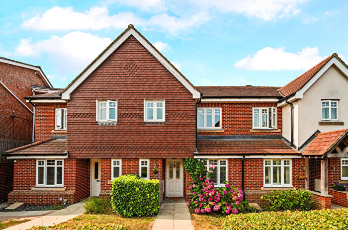 3 Bedroom Terraced House For Sale In Keens Lane, Guildford, Surrey, GU3