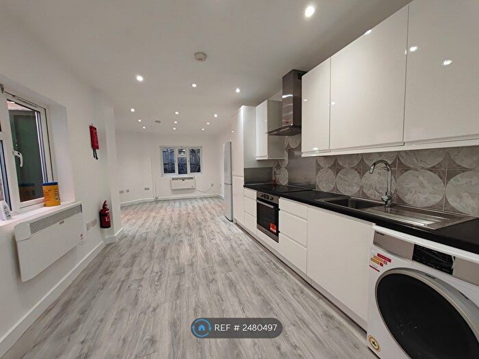 Studio To Rent In Central Road, Worcester Park, KT4