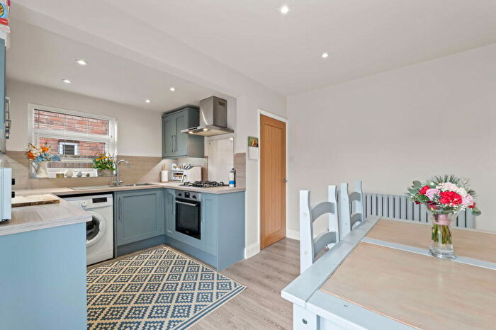 3 Bedroom Semi Detached House For Sale In Central Avenue, Stapleford, Nottingham, Nottinghamshire, NG9