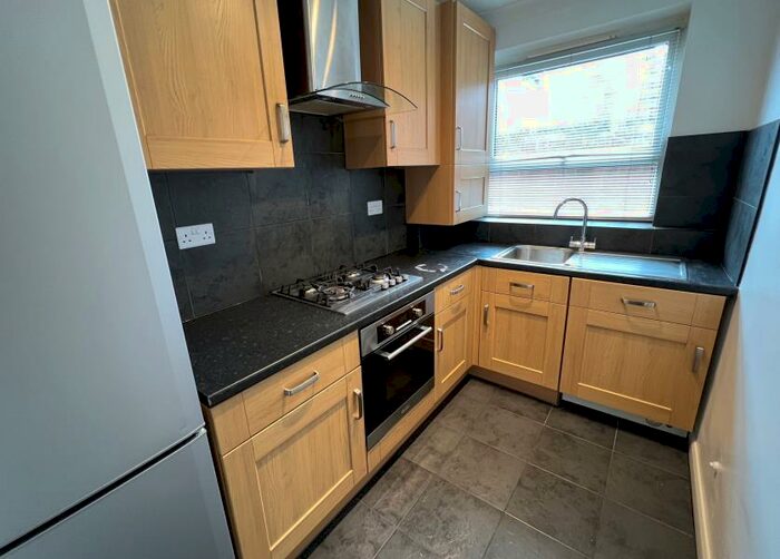 2 Bedroom Flat To Rent In Gruneisen Road, Finchley, N3