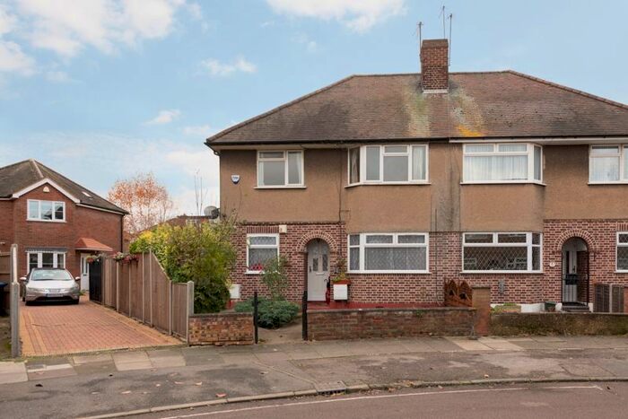 2 Bedroom Flat To Rent In Canonbury Road, Enfield, EN1