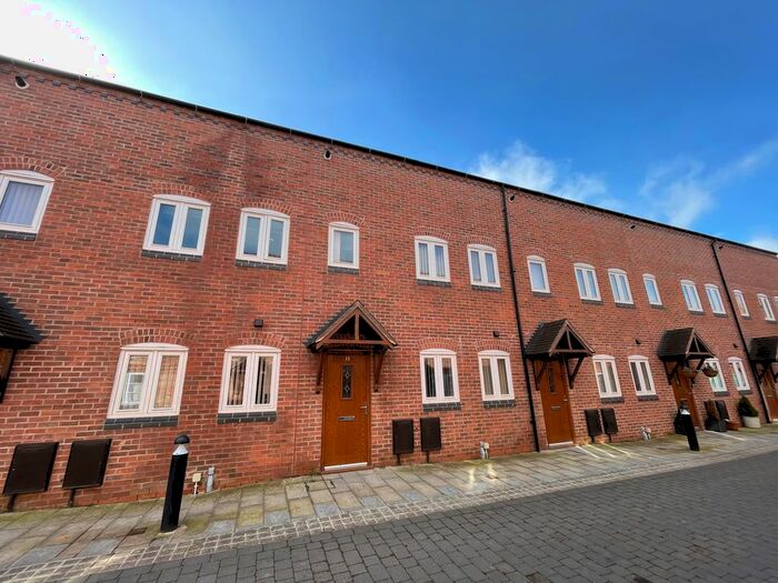 3 Bedroom Town House To Rent In Church Street, Atherstone, CV9