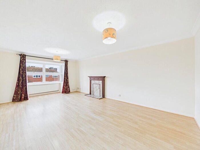 2 Bedroom Flat To Rent In Waverley Court, Rowlands Road, BN11