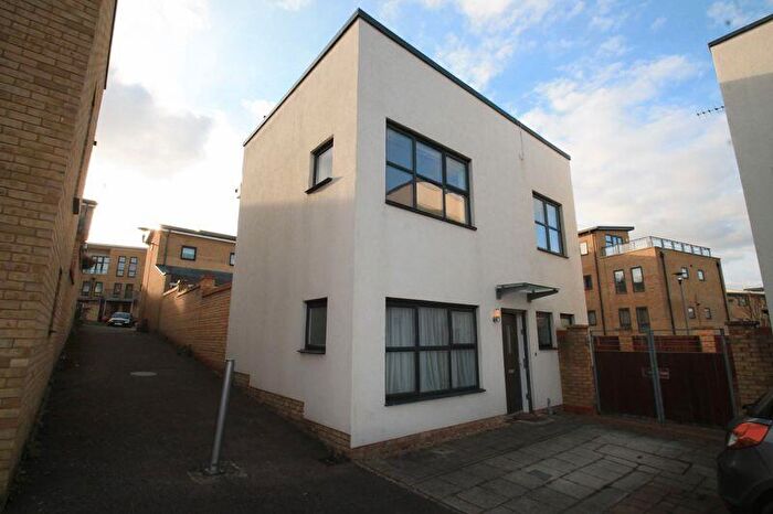 2 Bedroom Detached House To Rent In Courtyard Mews, Greenhithe, DA9