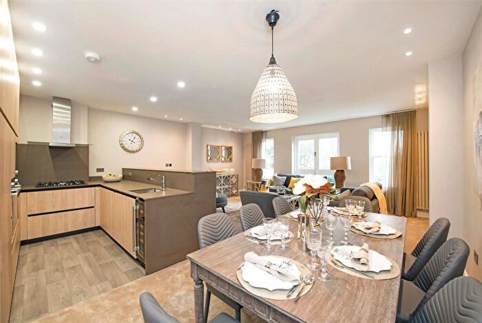 3 Bedroom Apartment To Rent In Lyndhurst Lodge, London, NW3