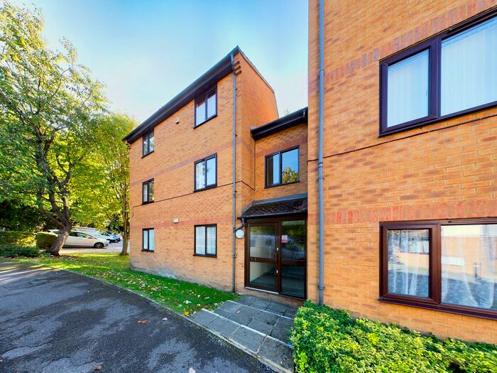 1 Bedroom Flat To Rent In Knaves Hollow, Wooburn Moor, High Wycombe, HP10