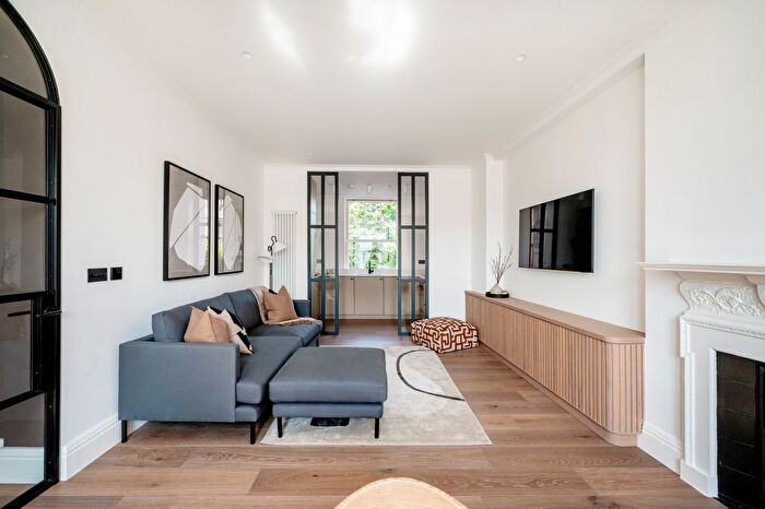 2 Bedroom Flat To Rent In Arundel Mansions, Kelvedon Road, London, SW6