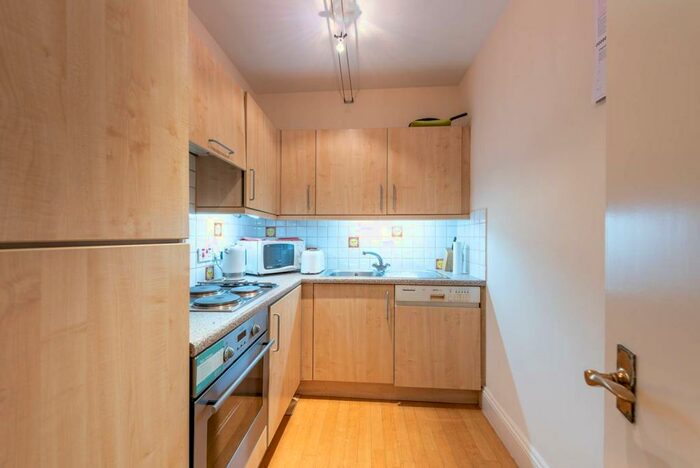 Studio To Rent In Redcliffe Square, South Kensington, London, SW10
