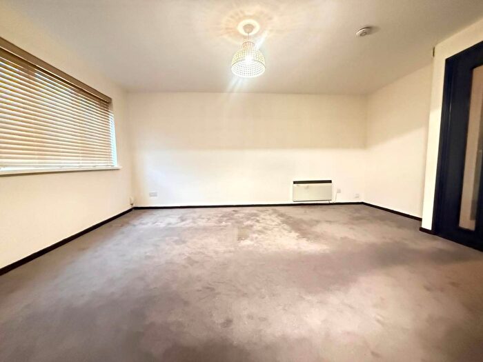 2 Bedroom Flat To Rent In Braybourne Drive, Isleworth, TW7