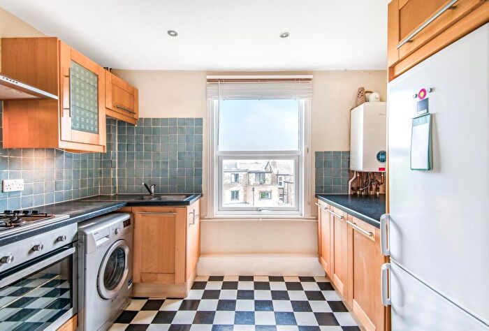 2 Bedroom Apartment To Rent In Fernlea Road, Balham, SW12