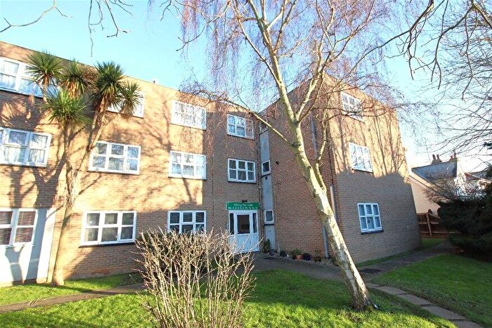 2 Bedroom Flat For Sale In Harold Road, Clacton On Sea, CO15