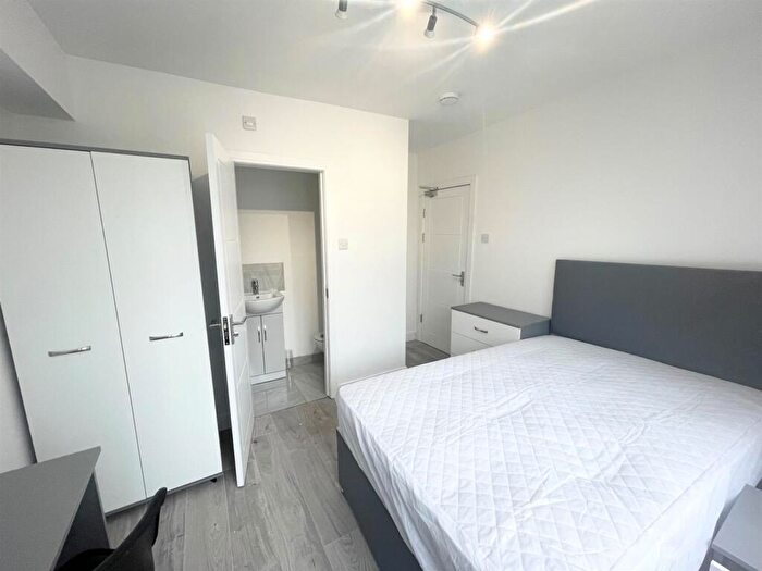 6 Bedroom Semi-Detached House To Rent In **£pppw Excluding Bills** Coventry Road, Beeston, Nottingham, NG9