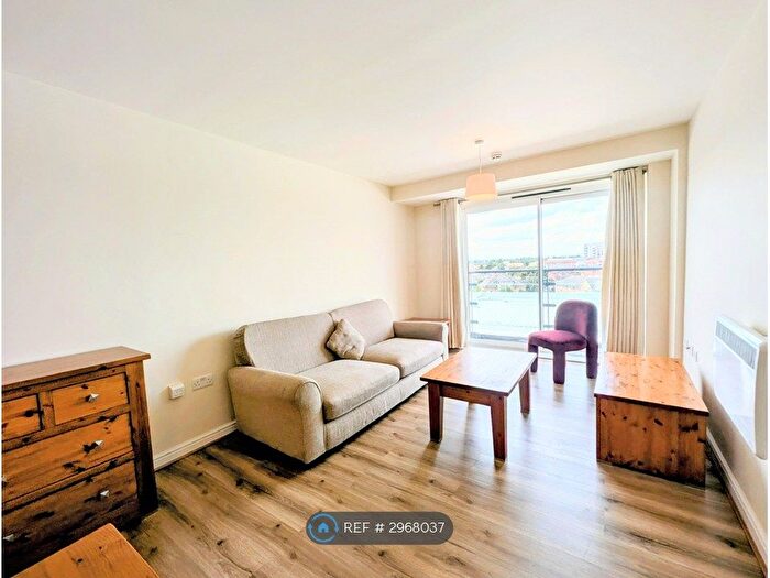 2 Bedroom Flat To Rent In Tillley Road, Feltham, TW13