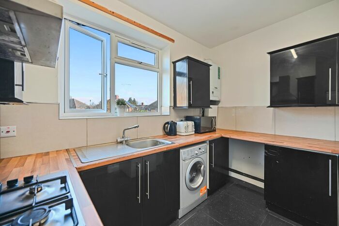 4 Bedroom Flat To Rent In Sir Alexander Road, London, W3