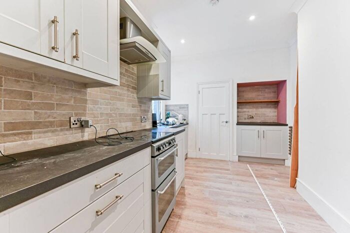 1 Bedroom Flat For Sale In Danbrook Road, Streatham Common, London, SW16