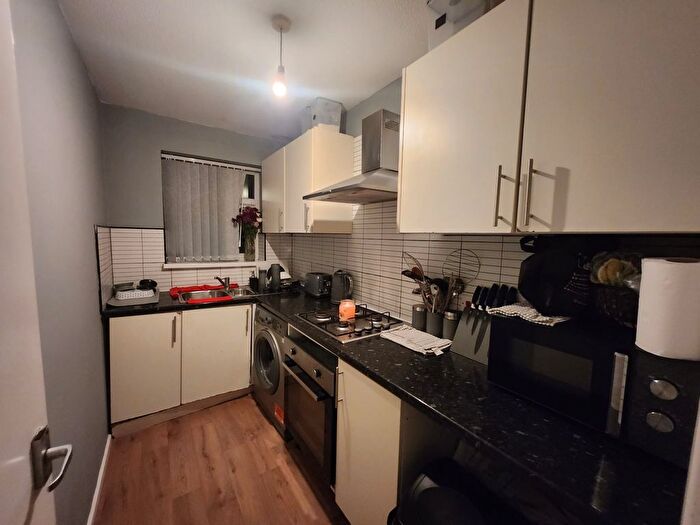 1 Bedroom Flat To Rent In Mayfair, Bradford, BD5