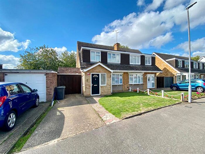 3 Bedroom Semi-Detached House To Rent In Turnpike Drive, Luton, LU3