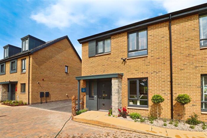 3 Bedroom Semi Detached House For Sale In Clos Helyg, Cardiff, CF3