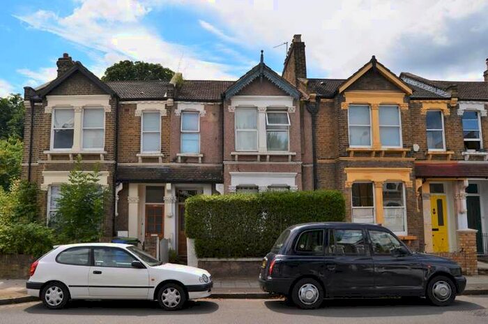 2 Bedroom Flat To Rent In Ivydale Road, Nunhead, London, SE15
