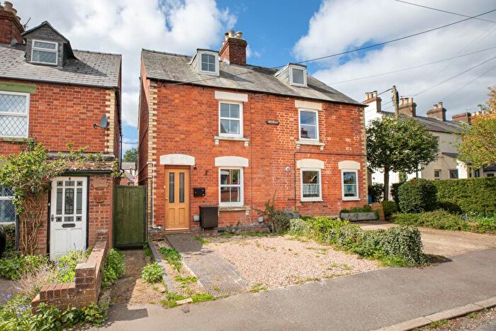 3 Bedroom Semi Detached House For Sale In Springfield Road, Cashes Green, Stroud, GL5