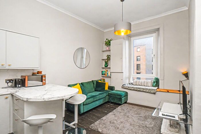 2 Bedroom Flat For Sale In Flat, Crighton Place, Edinburgh, EH7