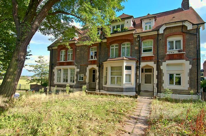 Apartment To Rent In Highgate, London, N4