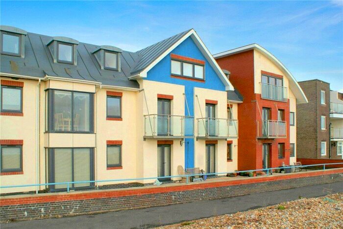 2 Bedroom Flat To Rent In Beach Front, Hayling Island, PO11