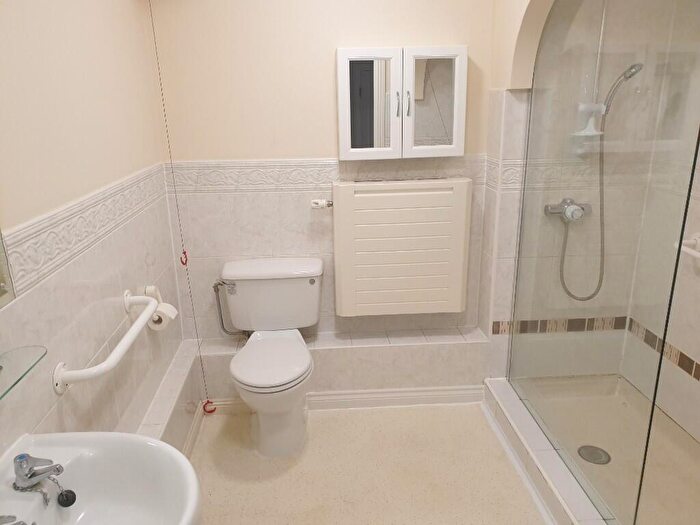 1 Bedroom Flat For Sale In Brook Court, Burcot Lane, Bromsgrove, Worcs, B60