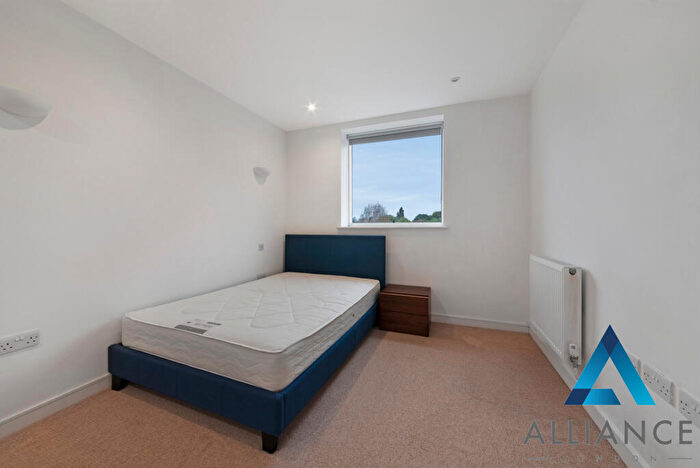 2 Bedroom Apartment To Rent In Sewardstone Road, Bow, E2