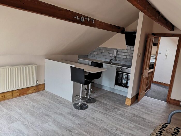 1 Bedroom Flat To Rent In Pine Street, Halifax, HX1